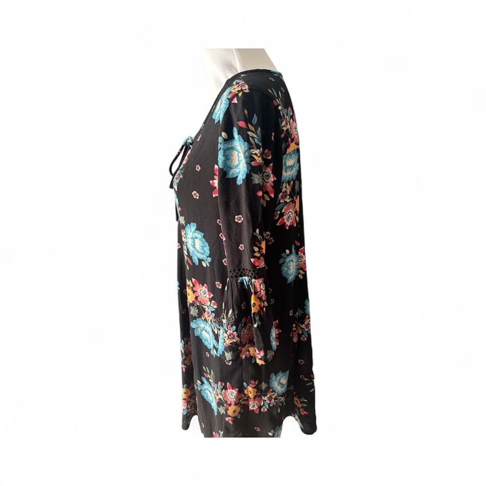 Arizona Jeans Top Black with flowers
 With a bell sleeve 
Super Cute - Picture 3 of 4